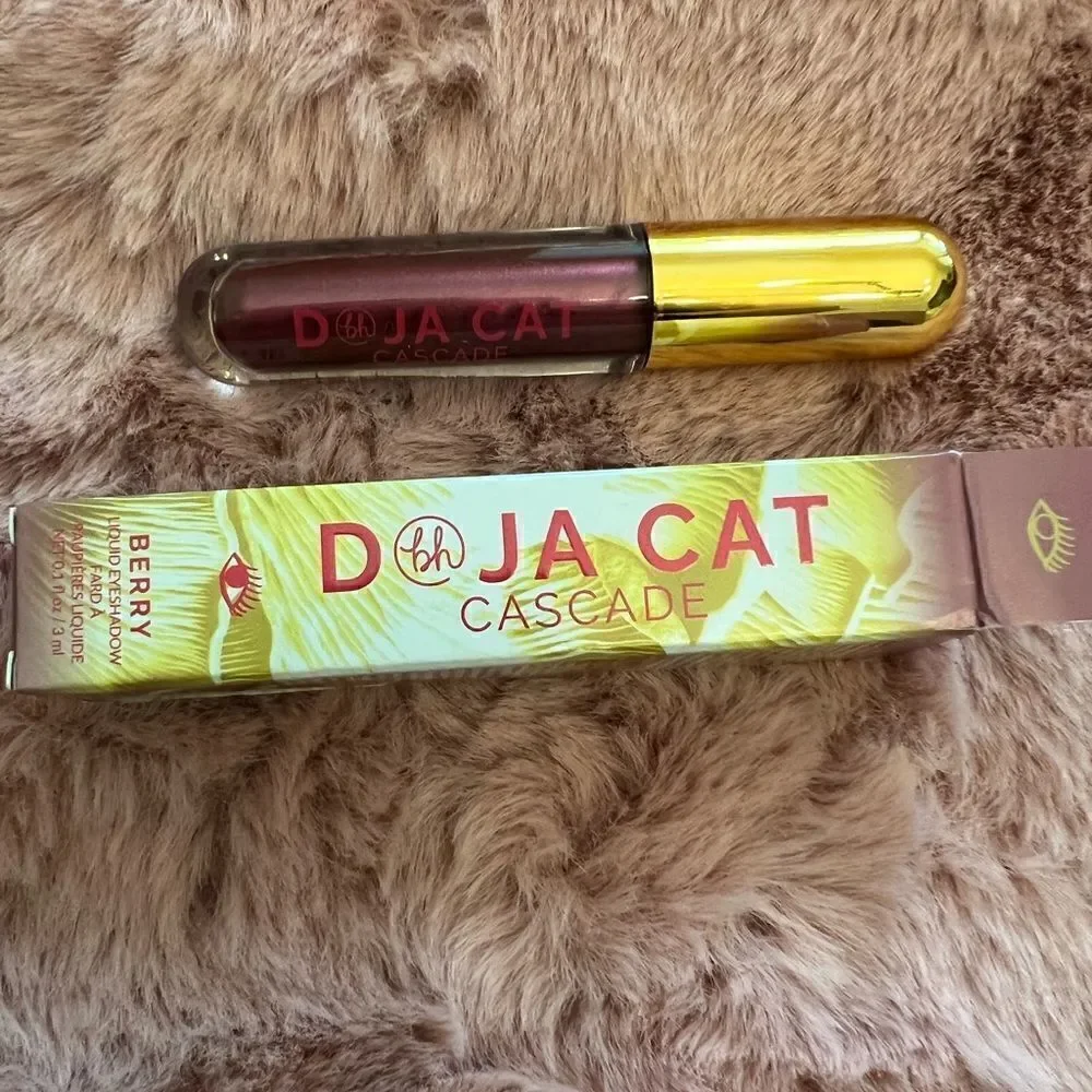 BH COSMETICS X DOJA CAT CASCADE LIQUID EYESHADOW. Berry.